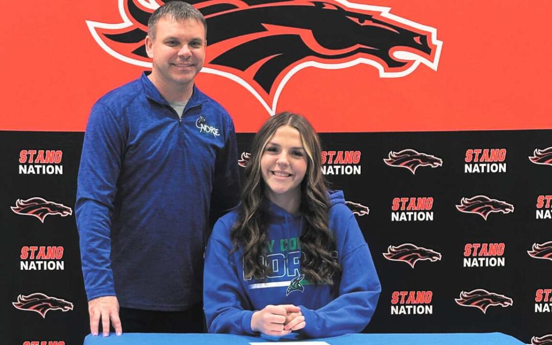 Munising grad Bayer signs with Bay College volleyball